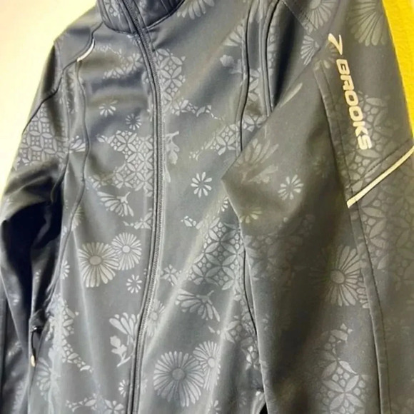 Brooks running reflective jacket size small - Picture 5 of 8